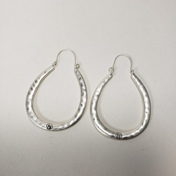 Women's Stunning Hammered Silver-tone Hook Earrings with Crystal - Picture 10 of 10